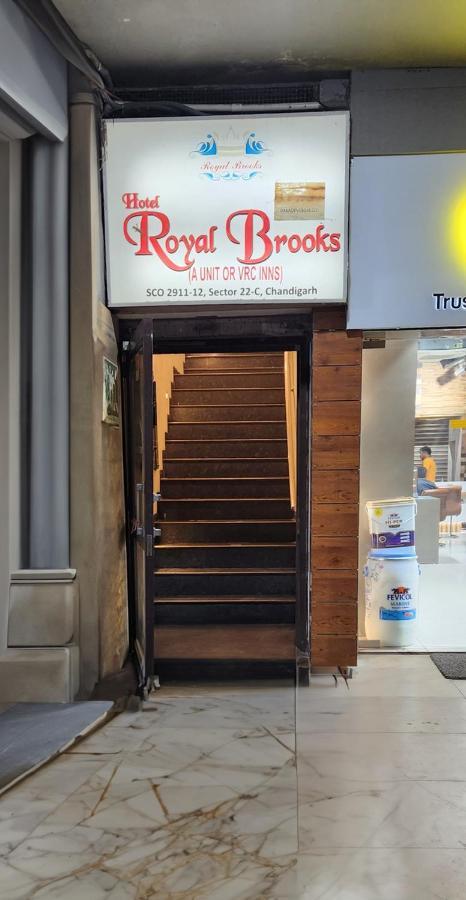 Hotel Royal Brooks Чандигарх Экстерьер фото